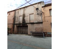 CASA PER REFORMAR AMB JARDÍ AL CENTRE DE SANT LLORENÇ SAVALL