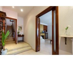 ¡MAGNÍFICA CASA CON PATIO Y GARAJE EN ZONA HOSTAFRANCS!