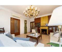 ¡MAGNÍFICA CASA CON PATIO Y GARAJE EN ZONA HOSTAFRANCS!