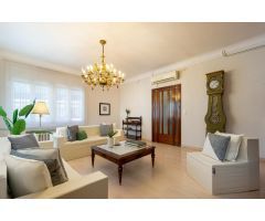 ¡MAGNÍFICA CASA CON PATIO Y GARAJE EN ZONA HOSTAFRANCS!