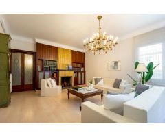 ¡MAGNÍFICA CASA CON PATIO Y GARAJE EN ZONA HOSTAFRANCS!