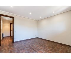 ESPACIOSA CASA EN EL CENTRO DE SABADELL