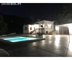 Chalet en Castalla con piscina.