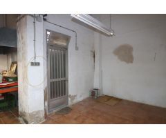 Local en planta baja con Patio