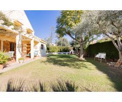 Chalet de estilo mediterráneo en Urb. Bonanza
