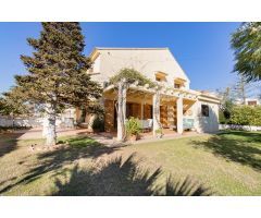 Chalet de estilo mediterráneo en Urb. Bonanza