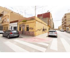 CASA ESQUINERA EN FOIOS