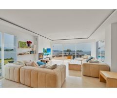 Increíble villa de 4 habitaciones en primera línea de golf con piscina privada y vistas al mar en La