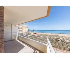 PISO EN LA MATA-TORREVIEJA CON TERRAZA ESPECTACULAR EN PRIMERA LINEA DE PLAYA