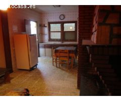 SE VENDE CASA , LOCAL, Y BODEGA CON JARDIN EN LA ROMANA