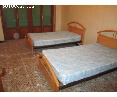 SE VENDE CASA , LOCAL, Y BODEGA CON JARDIN EN LA ROMANA