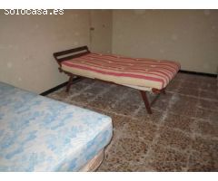 SE VENDE CASA , LOCAL, Y BODEGA CON JARDIN EN LA ROMANA