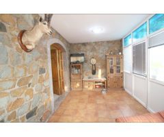SE VENDE CHALET Y NAVE COMERCIAL EN LA ROMANA