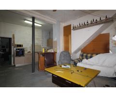 Gran Almacén con Casa de Campo Adosada