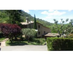Masía de lujo del Siglo XVI con una ermita románica del Siglo XII en Banyoles (Girona)