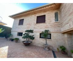 Villa Espectacular 540m2 con 6 Dorm 3 Baños y 3000mde parcela con Piscina