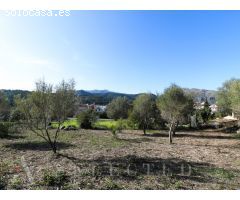 Oasis Rural en Mallorca: Terreno Rústico con Encantadora Casita en Pollença, al