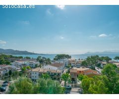 Dúplex junto a la playa con terraza y vistas al mar en Puerto de Alcudia: ¡Tu