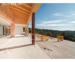 Descubra la elegancia y el lujo de esta impresionante villa en Alcudia,