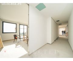 Descubra la elegancia y el lujo de esta impresionante villa en Alcudia,
