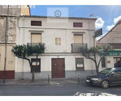 Casa con patio en el centro de Candeleda