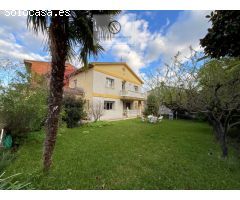 Chalet con amplio jardin en Candeleda