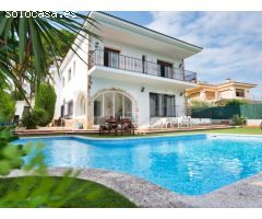 Impresionante villa en fenals de 4 habitaciones, con piscina y sala de eventos