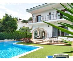 Impresionante villa en fenals de 4 habitaciones, con piscina y sala de eventos