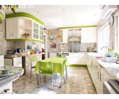 Impresionante villa en fenals de 4 habitaciones, con piscina y sala de eventos