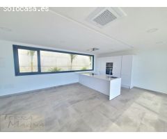 Disponemos de una fantástica villa nueva y moderna.