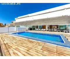 En venta Apartamento moderno con piscina privada en La Caleta