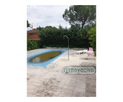 En Almorox se vende chalet independiente con piscina privada en Urbanización