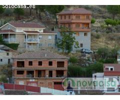 Hoyo de Pinares , se vende edificio para dos viviendas independientes