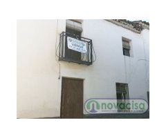 ALMOROX se vende CASA DE PUEBLO PARA REFORMAR en el casco Urbano muy céntrica