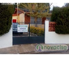 ALMOROX URBANIZACIÓN VALCARILLO CHALET CON PISCINA INDEPENDIENTE
