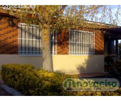 ALMOROX URBANIZACIÓN VALCARILLO CHALET CON PISCINA INDEPENDIENTE