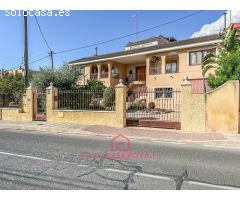 CASA EN VENTA EN DESAMPARADOS