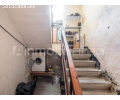 EDIFICIO CON CUADRA Y HUERTO EN ARROS