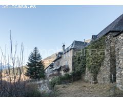 EDIFICIO CON CUADRA Y HUERTO EN ARROS
