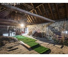 EDIFICIO CON CUADRA Y HUERTO EN ARROS