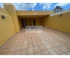 Apartamento con terraza y plaza de garaje en pleno centro del Medano