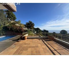 Villa con licencia turística, vista al mar y piscina
