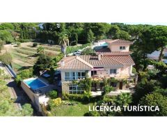 Casa con licencia turística y vistas al mar a 1.400 metros de la playa