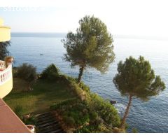 Villa de lujo sobre el mar. Ubicación única.