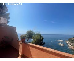 Villa de lujo sobre el mar. Ubicación única.