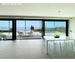 Villa en Cala Canyelles con vistas al mar