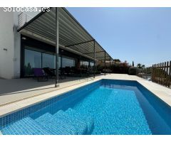 Villa en Cala Canyelles con vistas al mar
