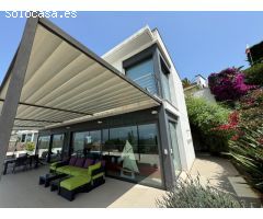 Villa en Cala Canyelles con vistas al mar