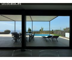 Villa en Cala Canyelles con vistas al mar