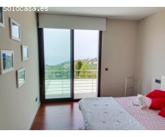 Villa en Cala Canyelles con vistas al mar